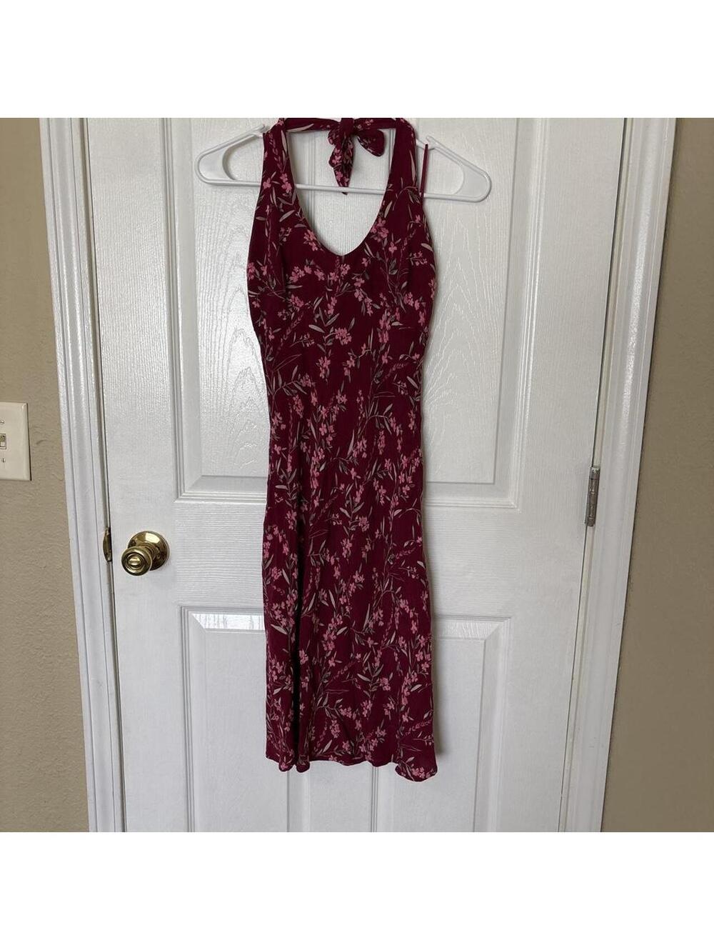 American Eagle Outfitters burgundy floral halter dress with size zipper closure.